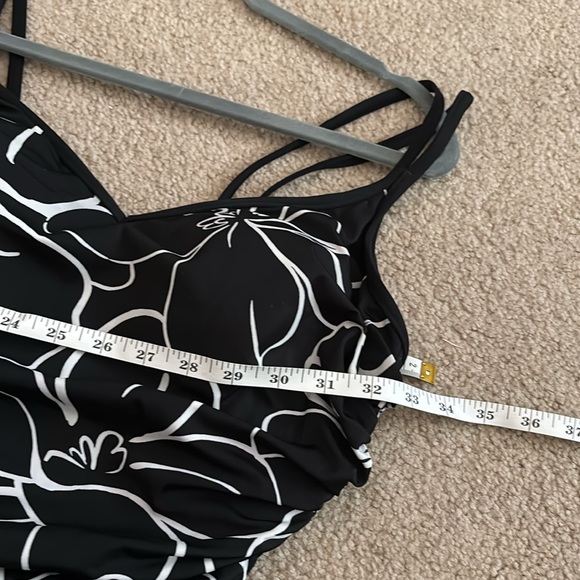 Miraclesuit Black and White Floral One Piece Swimsuit size 10 - Picture 3 of 11